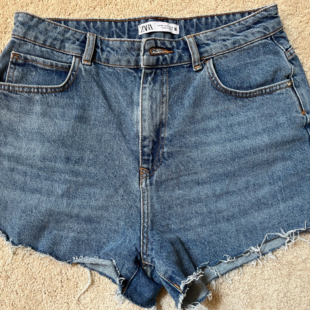 Zara Jean shorts w tattered edges